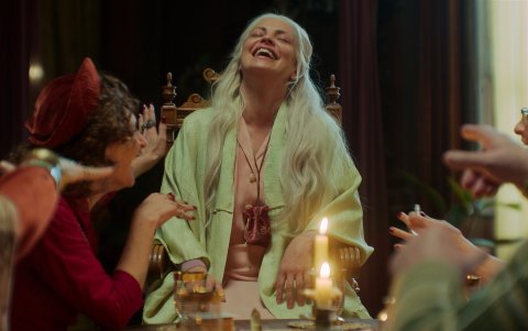 La serie se rodó en Chile, en español, a diferencia de la primera adaptación del libro al cine.