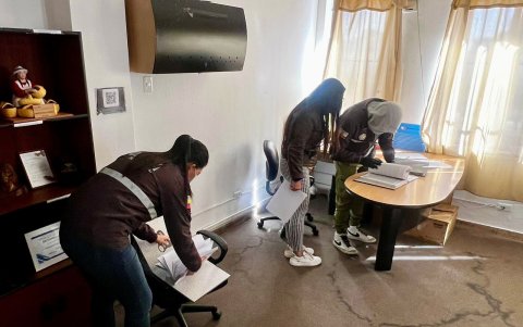 La sede de la Revolución Ciudadana se ubica en el centro norte de la capital.