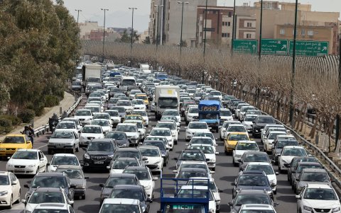 Evacuaciones y tráfico pesado se reportan en las calles de Teherán.