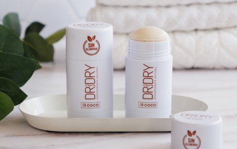 Productos de DR.DRY forman parte de la oferta local de desodorantes sin aluminio disponibles en Ecuador.