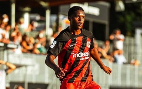 Davis Bautista es jugador de Eintracht Frankfurt de Alemania.