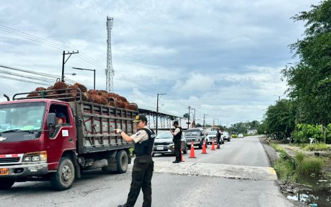 El humo se eleva tras un ataque aéreo israelí en Dahieh, en los suburbios del sur de Beirut, Líbano, 10 de marzo de 2026