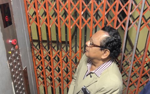 La administración cambió el motor mediante un convenio con la empresa Xtrim, propietaria del último piso. También modernizaron el panel que indica los pisos y optimizaron su funcionamiento.