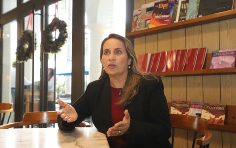 Alexandra Villacís ganó un recurso de habeas data, pero el Ministerio del Trabajo aún no corrige su supuesto impedimento y el CPCCS continúa con el proceso de designación en la Judicatura.