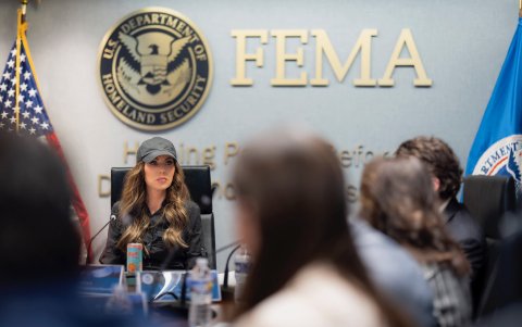 La secretaria saliente del Departamento de Seguridad Nacional, Kristi Noem.