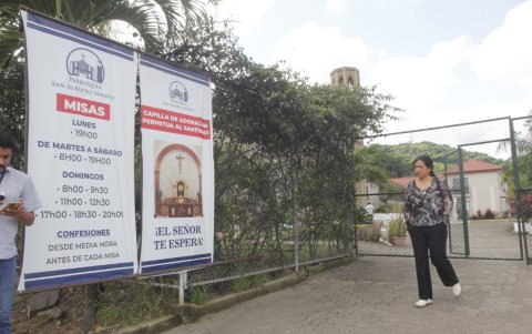 Semanas atrás también un cura falleció en La Aurora.