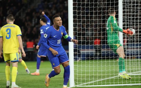 Francia goleó a Ucrania con doblete de 'Kiki' Mbappe y se clasificó directo al Mundial 2026.