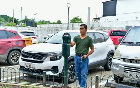 Una zona tarifada es la parte exterior de la Clínica Kennedy de Samborondón.