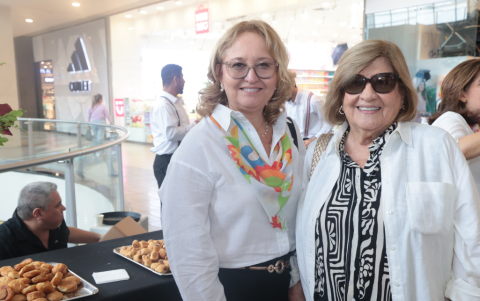 Jacqueline García de Idrovo y María Eugenia Lasso de Carrera.