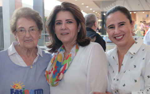 Rochy de Cordovez, Jacqueline Bowen y Patricia Herrera.