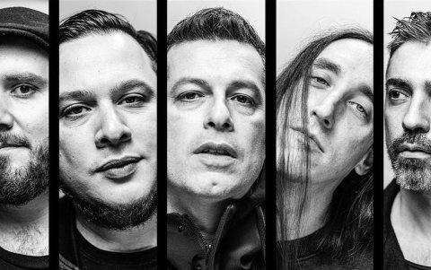 El escritor paraguayo es guitarrista y vocalista de Eyesight, grupo de new wave, trip hop e industrial, que a fines de 2025 lanzó 'The wandering light', su tercer disco.