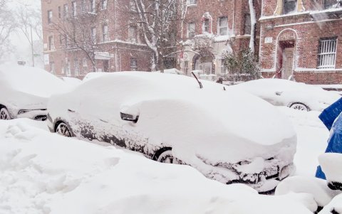 El Servicio Meteorológico de Estados Unidos y las autoridades locales han emitido estados de emergencia y restricciones de viaje a nivel general.