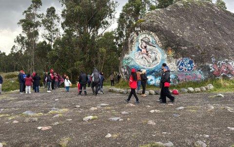 Uno de los lugares visitados fue la Piedra Chilintosa, ubicada en las faldas del volcán Cotopaxi y que habría sido arrastrada en la ultima erupción fuerte del Cotopaxi.