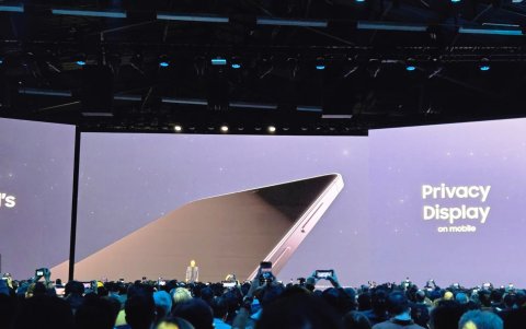 La nueva Pantalla de Privacidad del Galaxy S26 Ultra limita la visibilidad lateral sin afectar la experiencia frontal del usuario.