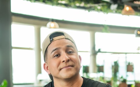 Rony Torres le da vida a La Residenta.