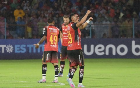 Melvin Díaz abrió la cuenta en el Alejandro Serrano Aguilar.