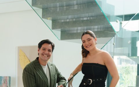 A ambos les gusta cocinar y hacer deporte.