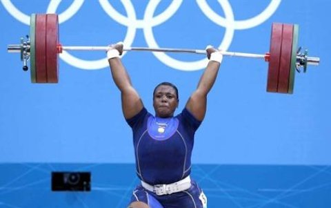 Experiencia. La halterista en Londres 2012 fue diploma olímpico en los 75 kg.