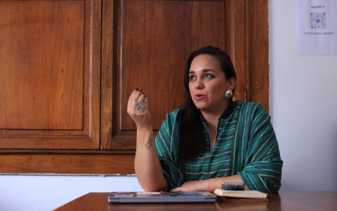 Gabriela Rivadeneira, presidenta electa de la Revolución Ciudadana, anunció la presentación de más de 100.000 demandas al TCE pro la suspensión del movimiento político.