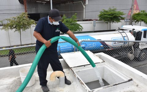 Abastecimiento, cortesía de la Prefectura.