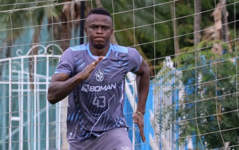 Manta busca sorprender a Libertad.