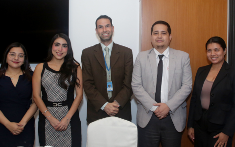 Naomi Gabino, Omayra Olaya, Arturo Corominas, Edison Valdiviezo y Gabriela Coello.