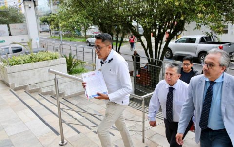 UNE presenta demanda de inconstitucionalidad con la ley de los GAD en la Corte Constitucional.