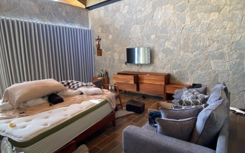 Vista de una de las recámaras de ‘El Mencho’.