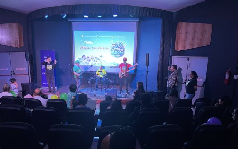 Los temas de sus canciones giran en torno al autocuidado, la alimentación saludable y la actividad física.