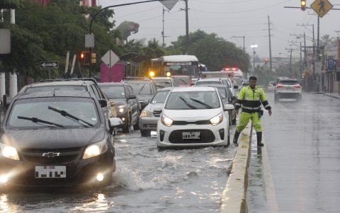 Durante las lluvias se recomienda circular con precaución para evitar siniestros viales.