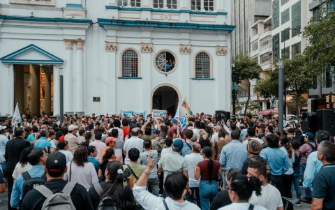 Vigilia en la Plaza San Francisco, por Aquiles Álvarez