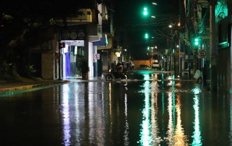 Así estuvieron algunas calles de Milagro en la noche del martes 24 de febrero.