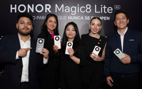 Andrés Campos, Cristina Martínez, Serena Feng, Camila Salvador y Luis Enrique Cajas.