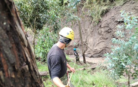 Los organismos de socorro continúan con la búsqueda de la mujer que aun continua como desaparecida.