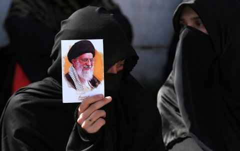 En Pakistán incrementan las protestas por la muerte del Ayatolá.