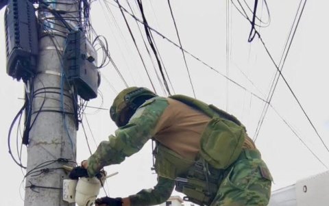 Según la información recopilada, las autoridades retiraron 21 cámaras instaladas sin autorización, ubicadas en puntos estratégicos