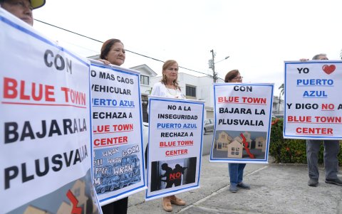 En ocasiones anteriores, residentes de Puerto Azul ya han levantado su voz para rechazar la construcción del Blue Town.