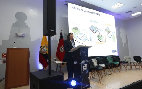 Verónica Sánchez, gerente general de Epmaps, durante su intervención de las Jornadas del Agua 2026.