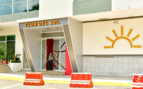 El casino opera desde las 10:00; por el toque de queda que rige en cuatro provincias del país, incluido Guayas, el servicio es hasta las 21:00.