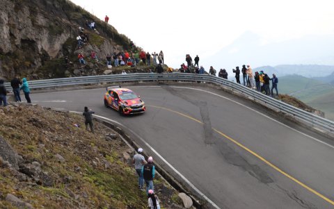 Entre las nubes de Mula Corral, a 4.172 metros sobre el nivel del mar, los pilotos sortearon condiciones extremas.