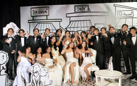 La Promoción 65 de la Unidad Educativa Bilingüe Javier vivió una noche inolvidable en la fiesta de graduación.