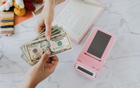 El simulador del BIESS permite conocer en minutos el monto máximo del crédito, ajustando variables como plazo, ingresos y tipo de amortización.