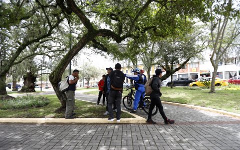 El parque central de Tumbaco es uno de los puntos de control clave de los policiclos.
