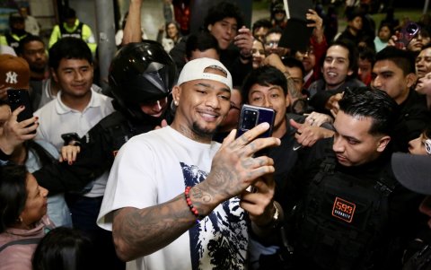 Michael Morales estuvo feliz al poder compartir con sus fans de Quito y posó junto a ellos.