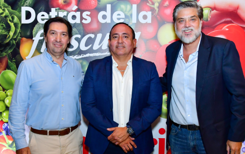 Jorge Arroyo, Jorge Meléndez y Juan Vélez.
