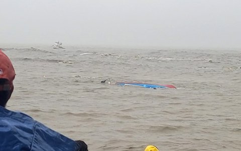 La mañana de este miércoles, 4 de marzo, varias lanchas terminaron hundidas debido al fuerte oleaje