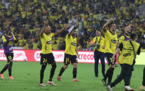 Barcelona celebra la victoria sobre Emelec.