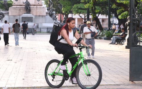 Las mujeres enfrentan acoso cuando se movilizan en bicicleta y otros vehículos de movilidad activa, según ha recogido EXPRESO.