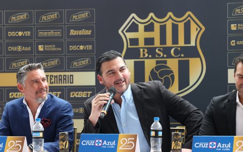 Miguel Montalvo (izquierda) tomó por subrogancia la presidencia del Barcelona SC que dejó Antonio Álvarez de forma temporal.