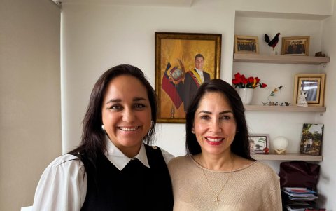 Gabriela Rivadeneira, presidenta de la RC, junto a Luisa González, excandidata presidencial del correísmo.